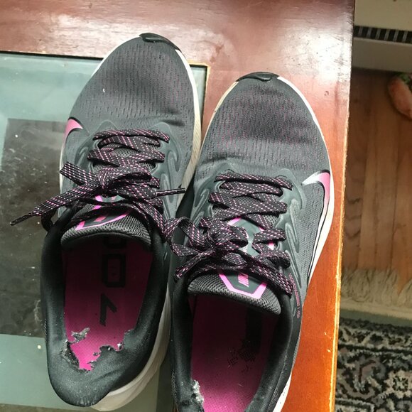 Well Worn Women's Size 7 Running Shoes - Picture 3 of 7